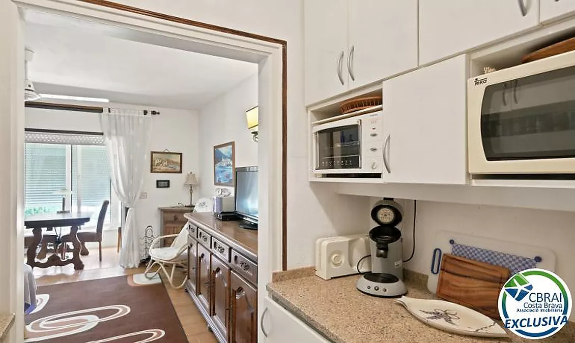 POBLAT TÍPIC Cosy apartment in the heart of Empuriabrava, just 400 m from the beach