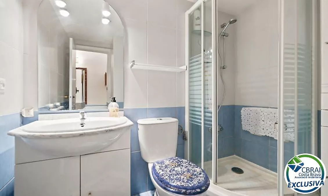 POBLAT TÍPIC Cosy apartment in the heart of Empuriabrava, just 400 m from the beach