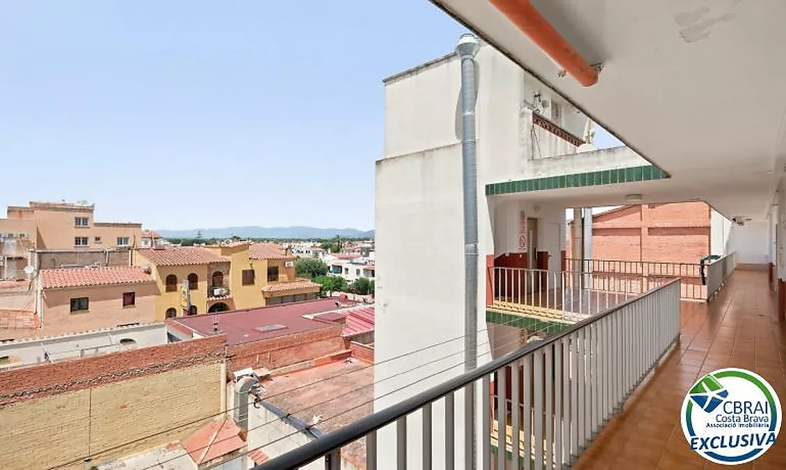 POBLAT TÍPIC Cosy apartment in the heart of Empuriabrava, just 400 m from the beach