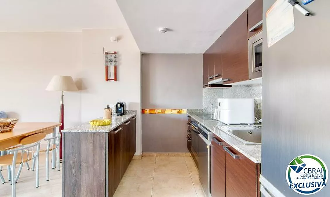 Bright top-floor apartment with terrace, swimming pools, parking and storage room in Santa Margarida