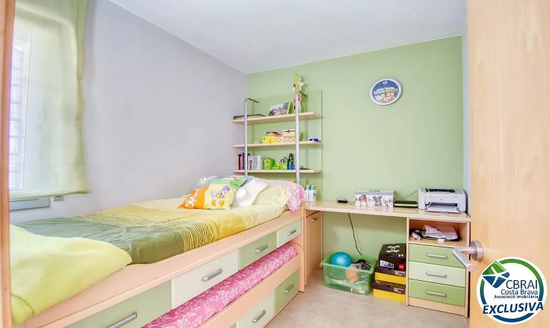 Bright top-floor apartment with terrace, swimming pools, parking and storage room in Santa Margarida