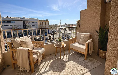 Bright Apartment in the Heart of Empuriabrava