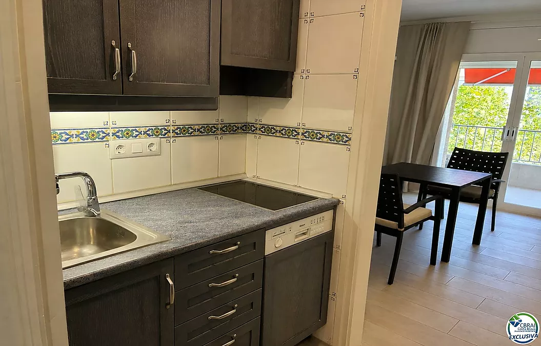 Bright Apartment in the Heart of Empuriabrava