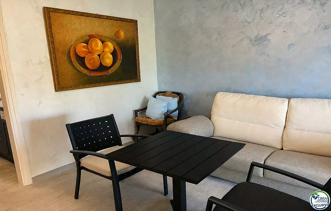 Bright Apartment in the Heart of Empuriabrava