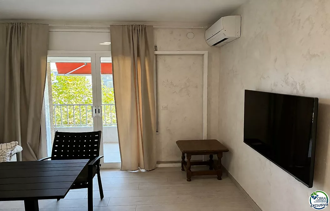 Bright Apartment in the Heart of Empuriabrava