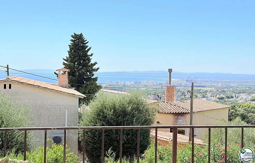 Petite maison avec vue sur mer et terrasse à Mas Fumats, Roses
