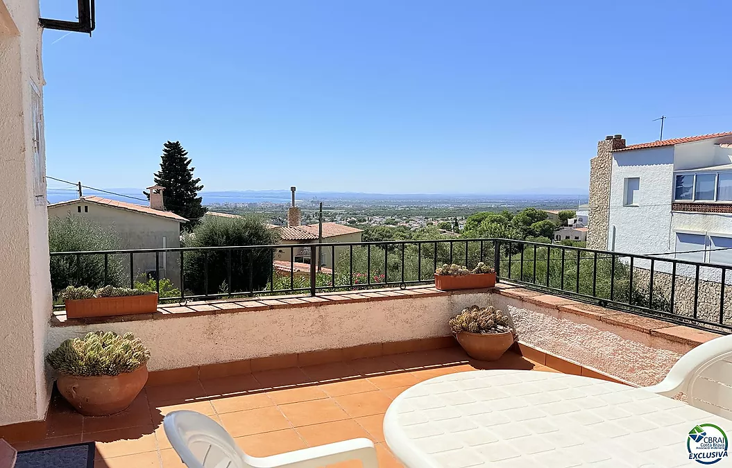 Petite maison avec vue sur mer et terrasse à Mas Fumats, Roses