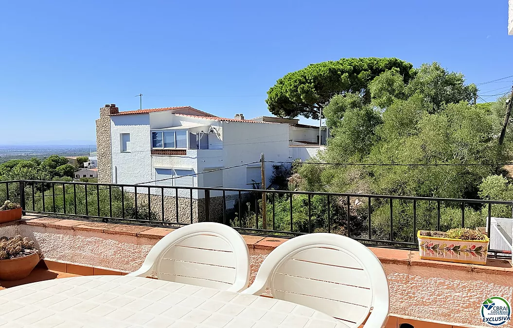 Petite maison avec vue sur mer et terrasse à Mas Fumats, Roses