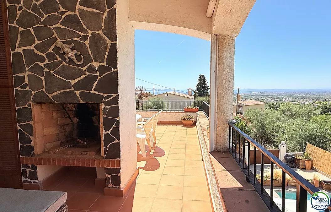 Petite maison avec vue sur mer et terrasse à Mas Fumats, Roses