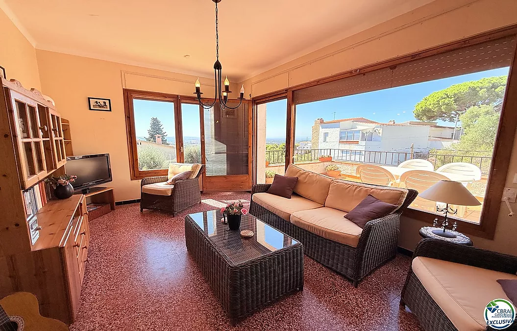 Petite maison avec vue sur mer et terrasse à Mas Fumats, Roses