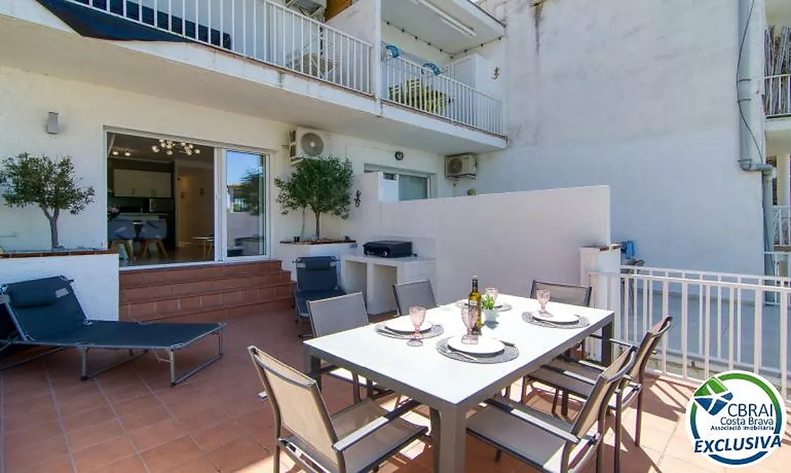 Appartement avec grande terrasse et vue sur la mer à Puig Rom, Roses