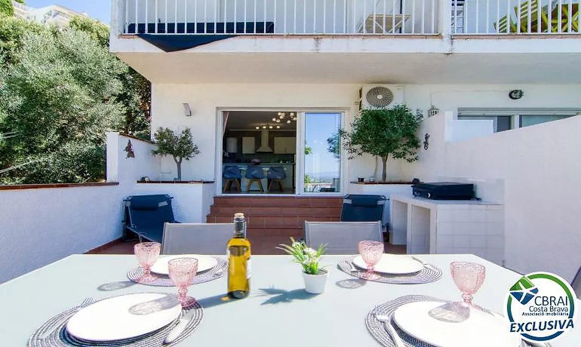 Appartement avec grande terrasse et vue sur la mer à Puig Rom, Roses