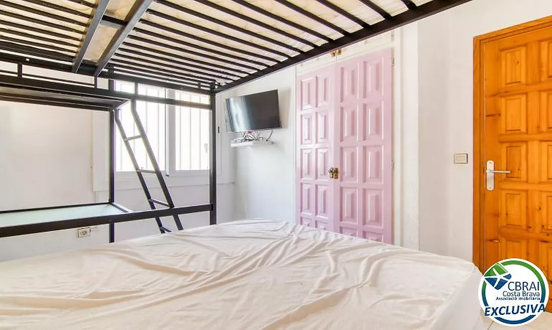 Appartement avec grande terrasse et vue sur la mer à Puig Rom, Roses