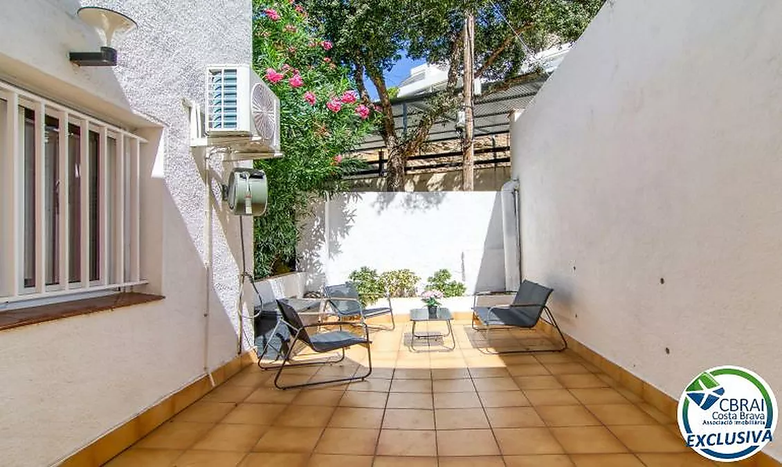 Appartement avec grande terrasse et vue sur la mer à Puig Rom, Roses