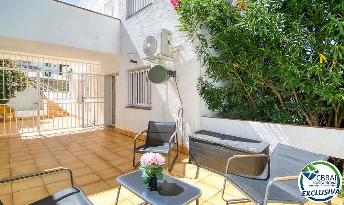 Appartement avec grande terrasse et vue sur la mer à Puig Rom, Roses