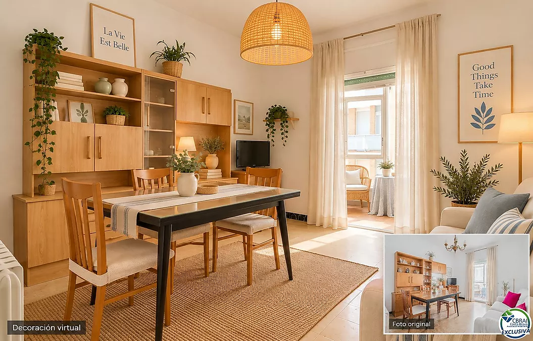 Apartment with Large Private Terrace and Building Extension Rights in the Historic Centre of Roses