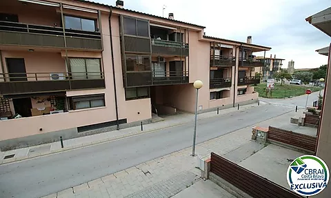OLIVERA PALAU Plaça d’aparcament segura per a cotxe petit, motos, motos d’aigua i bicicletes