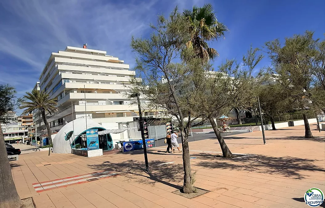 Erste Meereslinie, spektakulärer Meerblick und komplett renoviert.