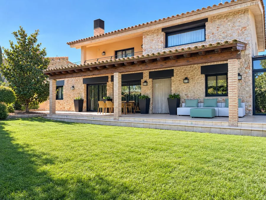 Sophisticated contemporary design villa with rustic touches, located in the heart of Alt Empordà.