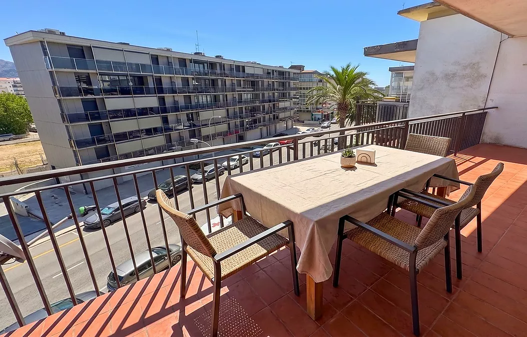 Helle Wohnung mit Terrasse — Oberste Etage, Santa Margarita, Roses