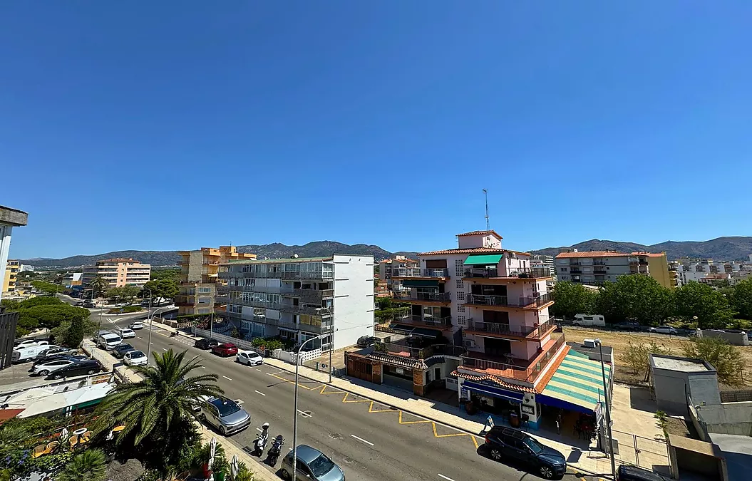 Helle Wohnung mit Terrasse — Oberste Etage, Santa Margarita, Roses