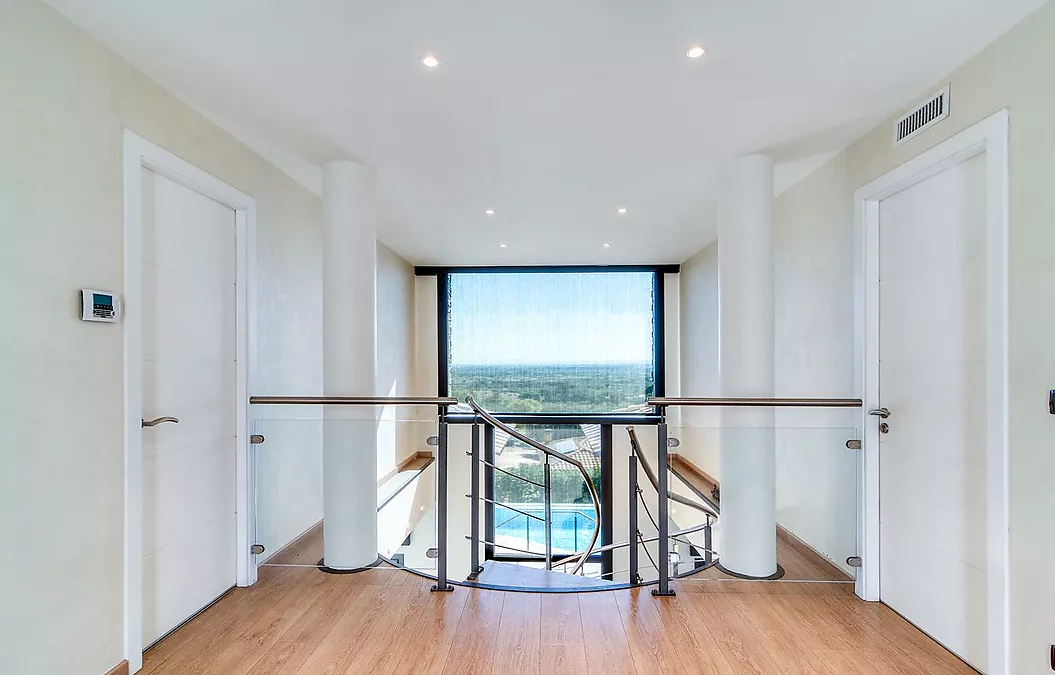 Designvilla mit Pool und spektakulärem Blick auf die Bucht von Roses – Palau-saverdera