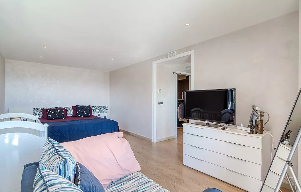 Designvilla mit Pool und spektakulärem Blick auf die Bucht von Roses – Palau-saverdera