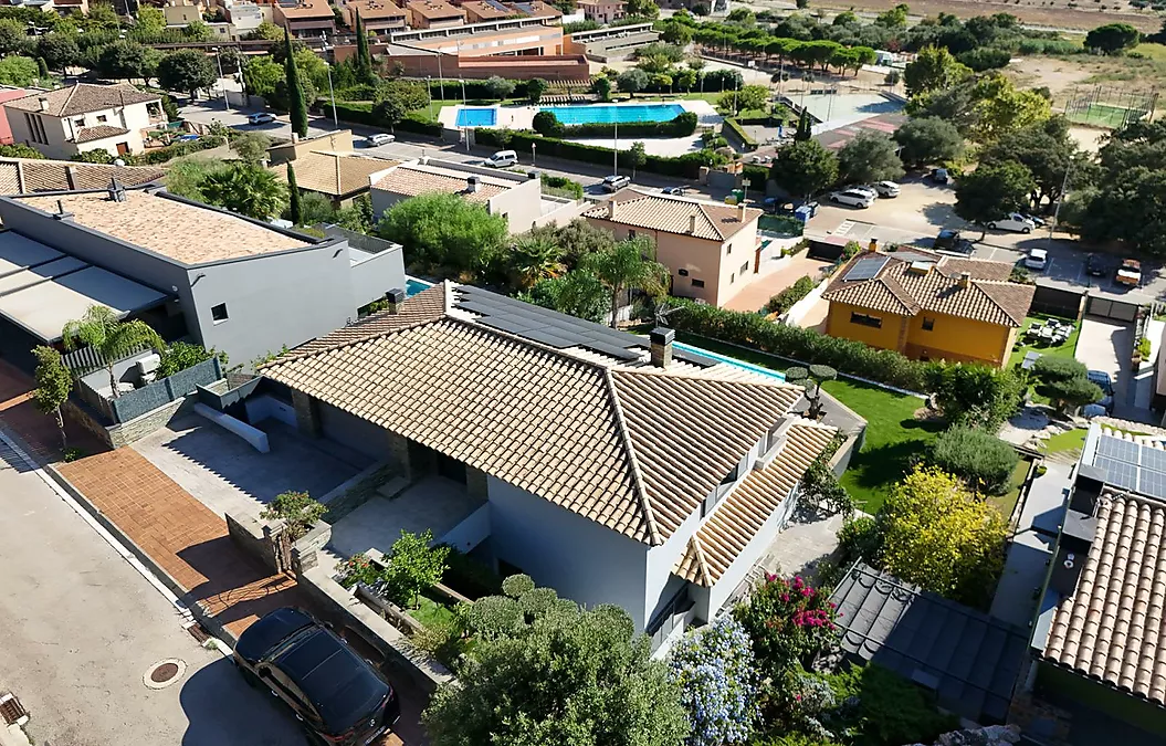 Designvilla mit Pool und spektakulärem Blick auf die Bucht von Roses – Palau-saverdera