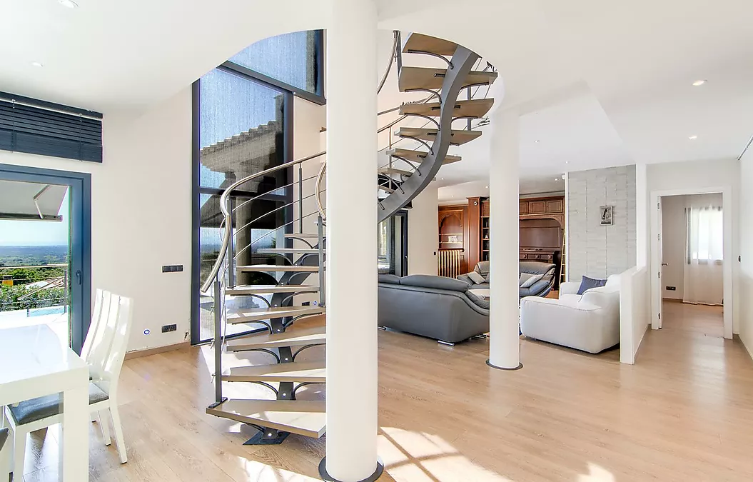 Designvilla mit Pool und spektakulärem Blick auf die Bucht von Roses – Palau-saverdera