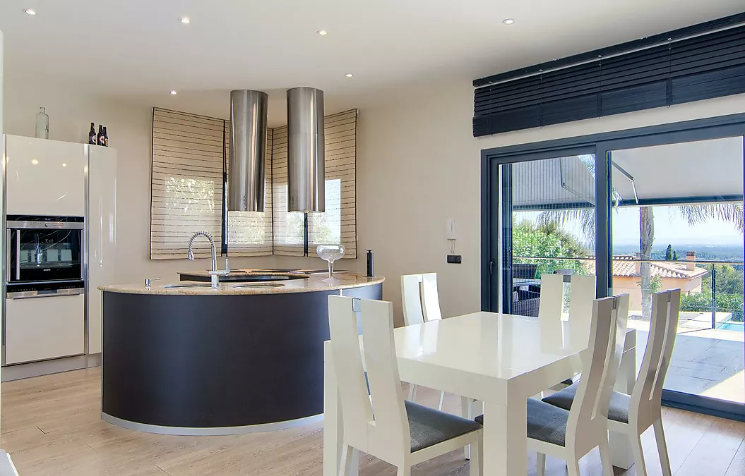 Designvilla mit Pool und spektakulärem Blick auf die Bucht von Roses – Palau-saverdera