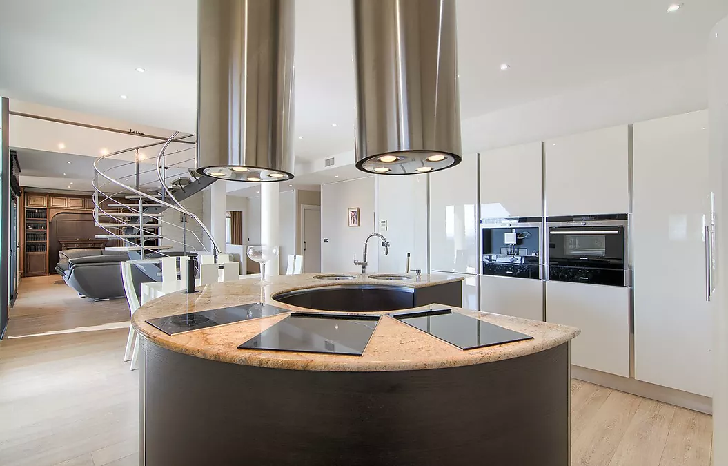 Designvilla mit Pool und spektakulärem Blick auf die Bucht von Roses – Palau-saverdera