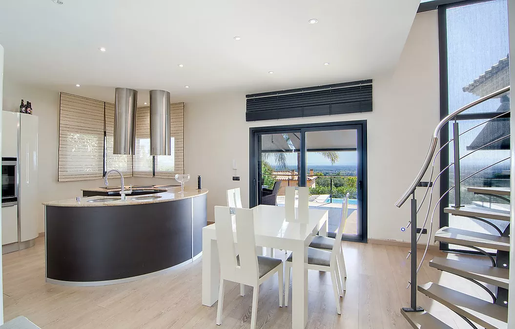 Designvilla mit Pool und spektakulärem Blick auf die Bucht von Roses – Palau-saverdera