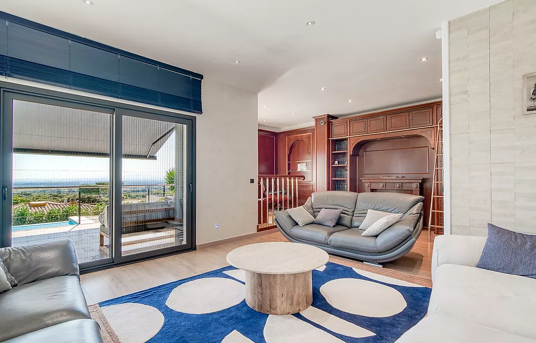 Designvilla mit Pool und spektakulärem Blick auf die Bucht von Roses – Palau-saverdera