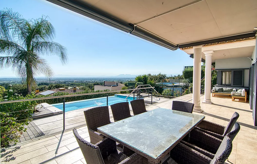 Designvilla mit Pool und spektakulärem Blick auf die Bucht von Roses – Palau-saverdera