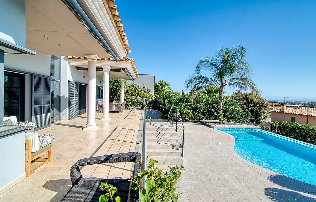 Designvilla mit Pool und spektakulärem Blick auf die Bucht von Roses – Palau-saverdera