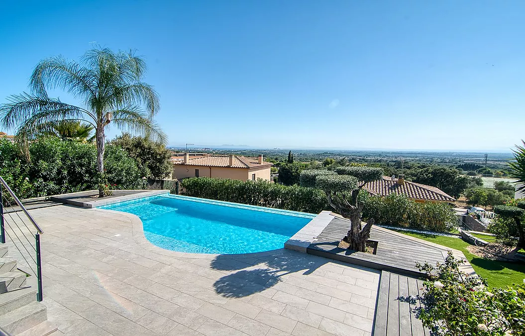 Designvilla mit Pool und spektakulärem Blick auf die Bucht von Roses – Palau-saverdera
