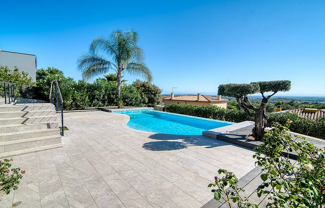 Designvilla mit Pool und spektakulärem Blick auf die Bucht von Roses – Palau-saverdera