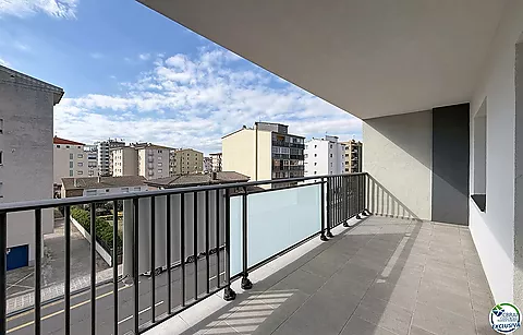 Apartamento 2 dormitorios renovado con terraza en Santa Margarida, Rosas