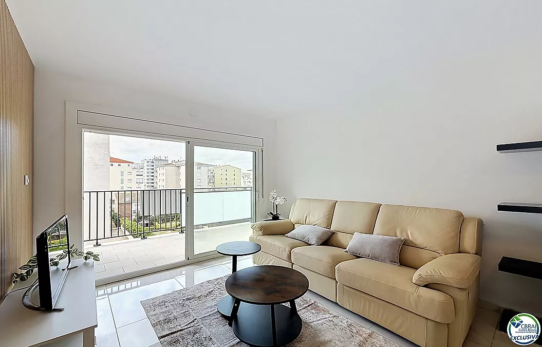 Apartament de 2 habitacions renovat amb terrassa a Santa Margarida, Roses