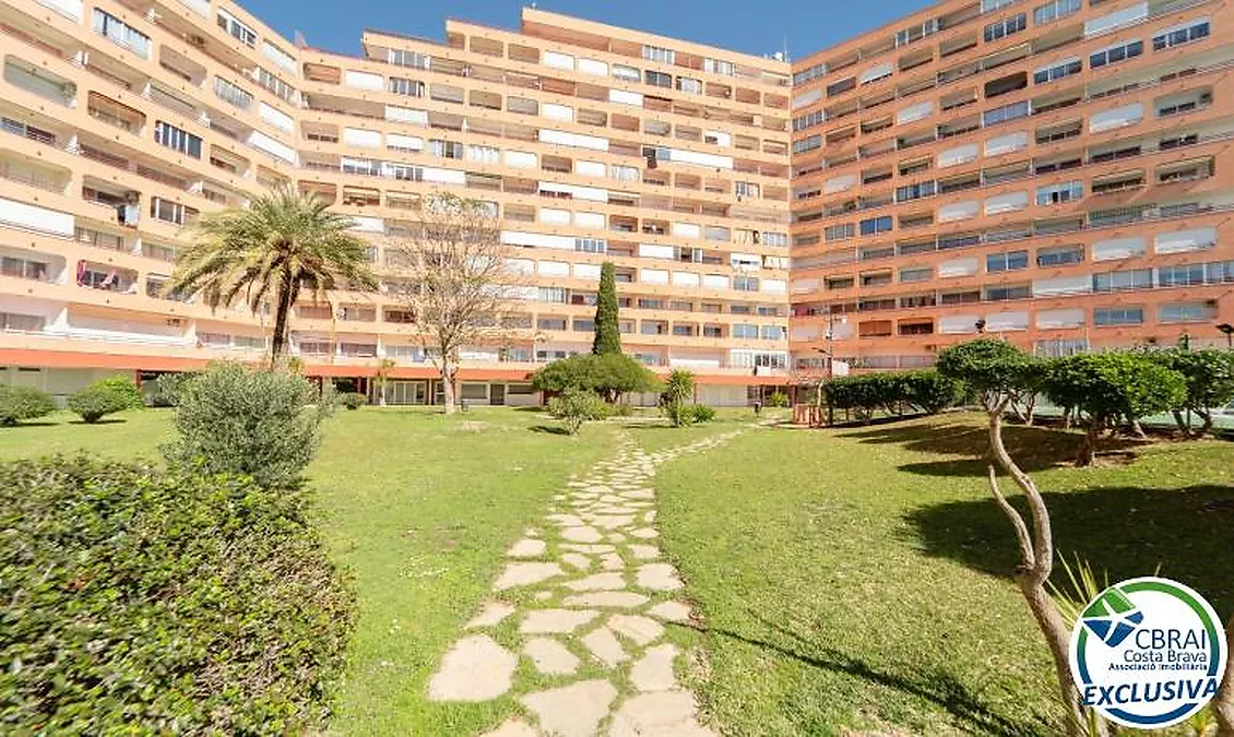 Modernes Erdgeschossapartment in Wohnanlage mit Gartenbereichen und Gemeinschaftspool