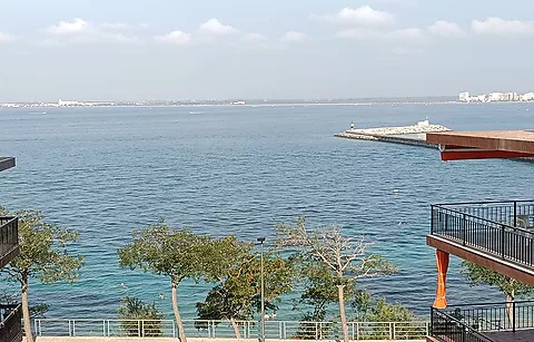 INCREÏBLE APARTAMENT A L'ÚLTIM PLANTA AMB VISTES AL MAR A ROSES, DAVANT DE LA PLATJA DE PALANGRERS
