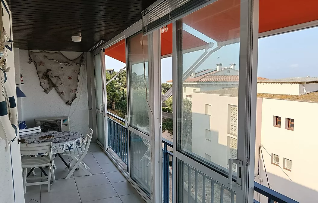 INCREÏBLE APARTAMENT A L'ÚLTIM PLANTA AMB VISTES AL MAR A ROSES, DAVANT DE LA PLATJA DE PALANGRERS