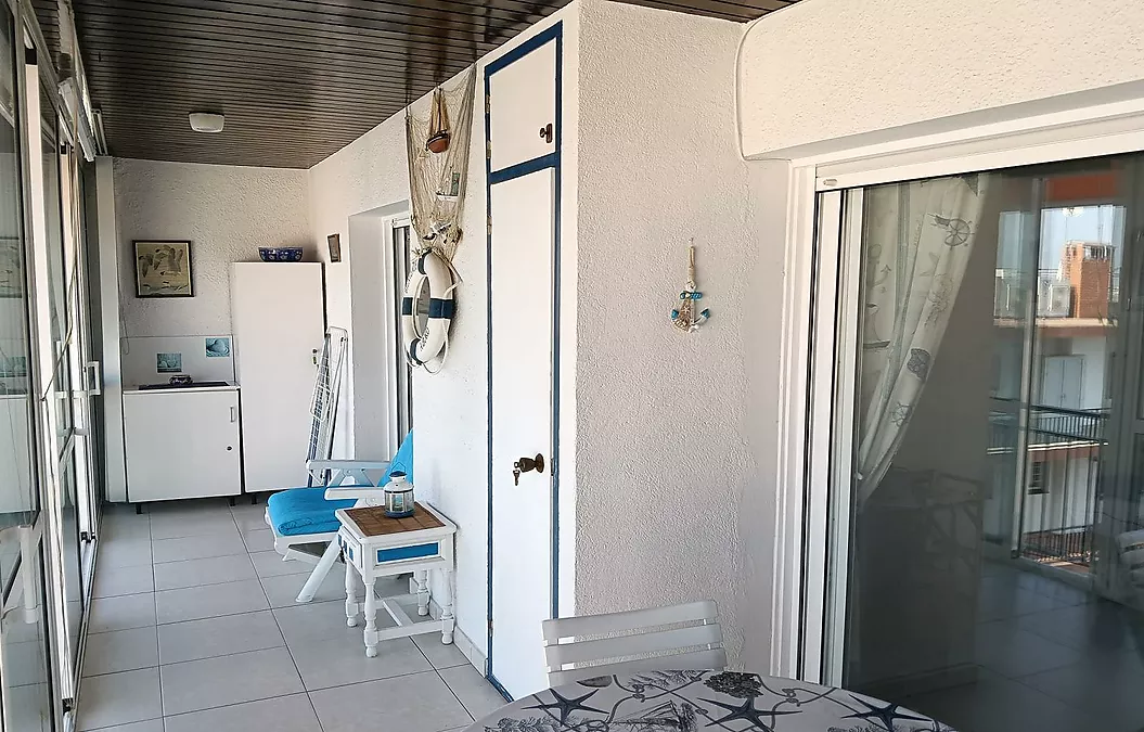 INCREÏBLE APARTAMENT A L'ÚLTIM PLANTA AMB VISTES AL MAR A ROSES, DAVANT DE LA PLATJA DE PALANGRERS