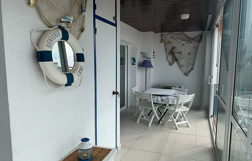 INCREÏBLE APARTAMENT A L'ÚLTIM PLANTA AMB VISTES AL MAR A ROSES, DAVANT DE LA PLATJA DE PALANGRERS
