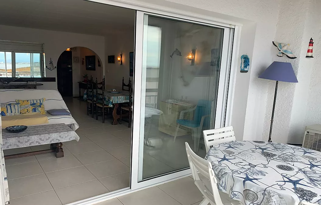 INCREÏBLE APARTAMENT A L'ÚLTIM PLANTA AMB VISTES AL MAR A ROSES, DAVANT DE LA PLATJA DE PALANGRERS