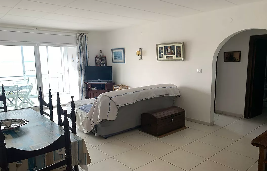 INCREÏBLE APARTAMENT A L'ÚLTIM PLANTA AMB VISTES AL MAR A ROSES, DAVANT DE LA PLATJA DE PALANGRERS
