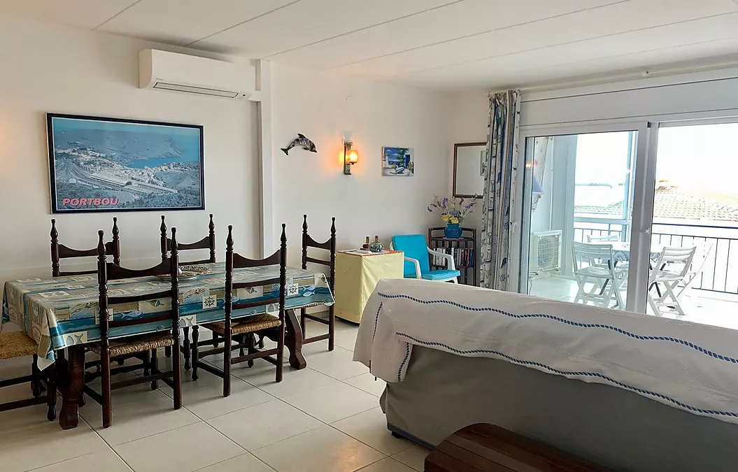 INCREÏBLE APARTAMENT A L'ÚLTIM PLANTA AMB VISTES AL MAR A ROSES, DAVANT DE LA PLATJA DE PALANGRERS