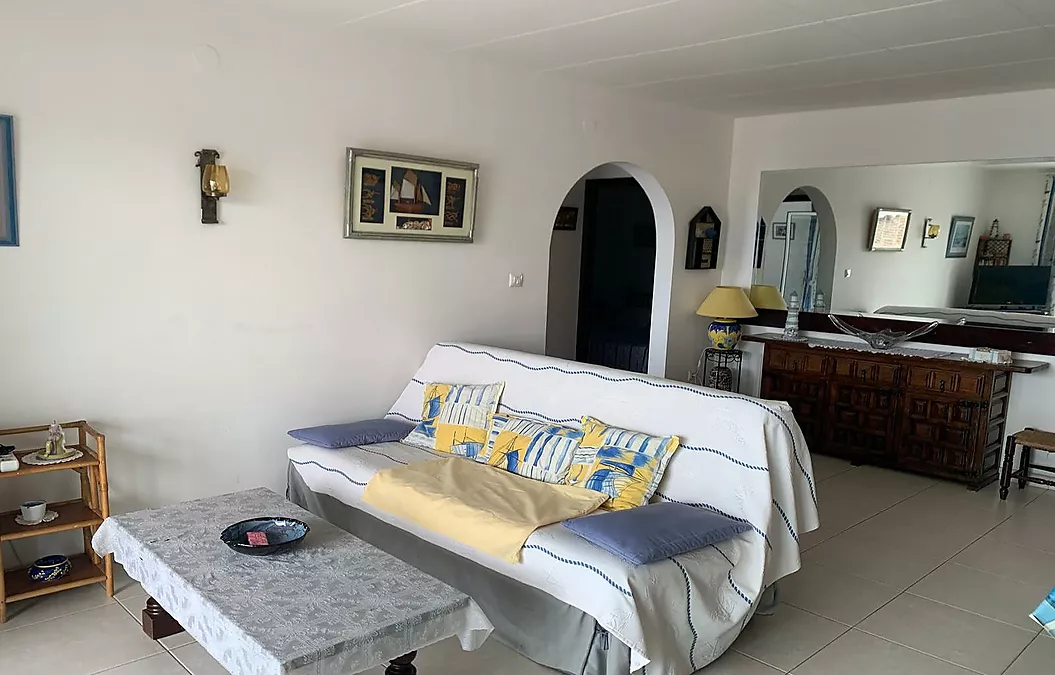 INCREÏBLE APARTAMENT A L'ÚLTIM PLANTA AMB VISTES AL MAR A ROSES, DAVANT DE LA PLATJA DE PALANGRERS