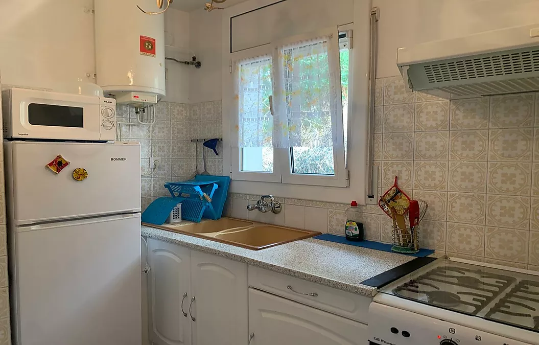 INCREÏBLE APARTAMENT A L'ÚLTIM PLANTA AMB VISTES AL MAR A ROSES, DAVANT DE LA PLATJA DE PALANGRERS