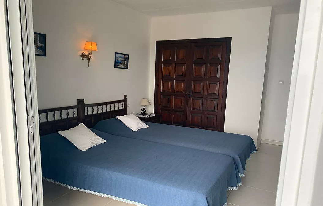 INCREÏBLE APARTAMENT A L'ÚLTIM PLANTA AMB VISTES AL MAR A ROSES, DAVANT DE LA PLATJA DE PALANGRERS
